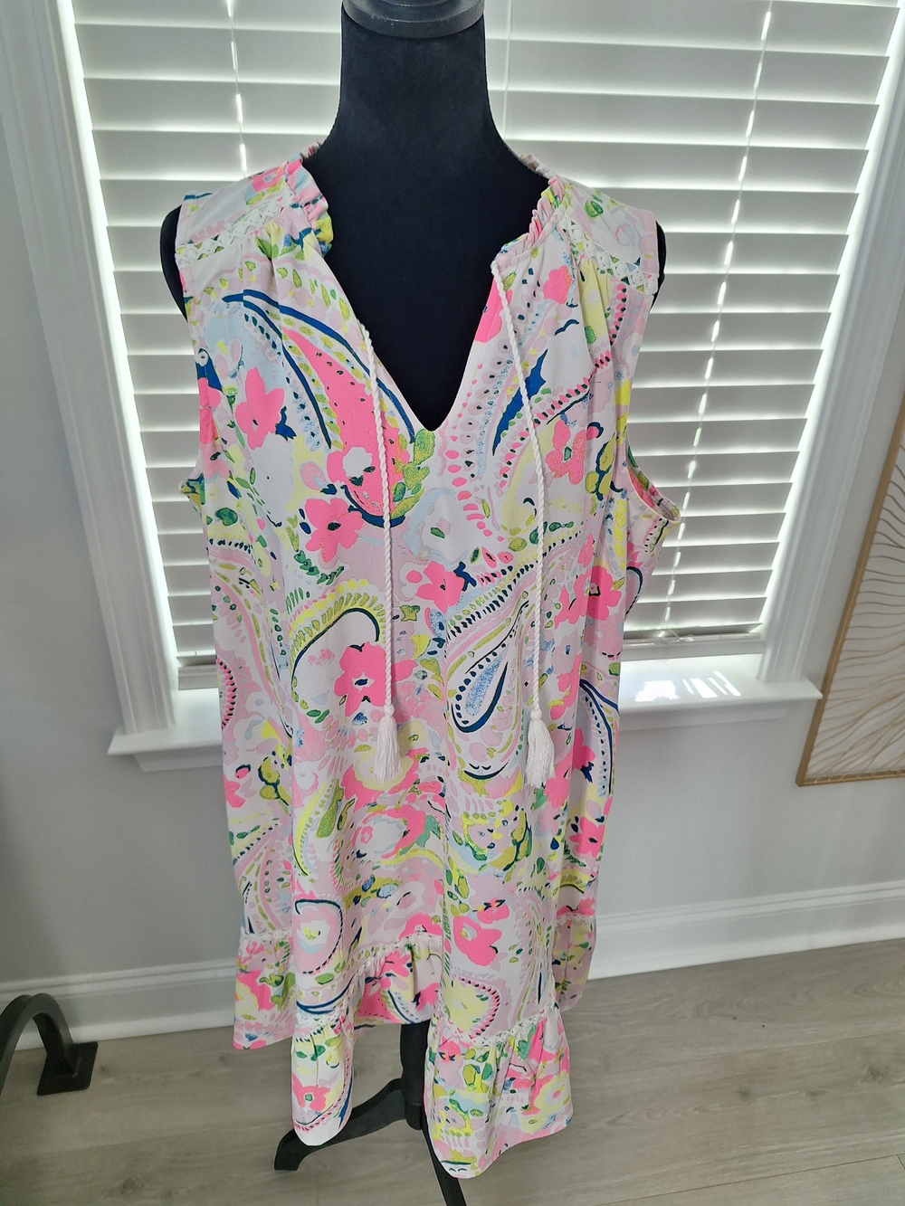 crown & ivy Sleeveless Paisley Floral Shift Dresz - Pink, Blue & Green
